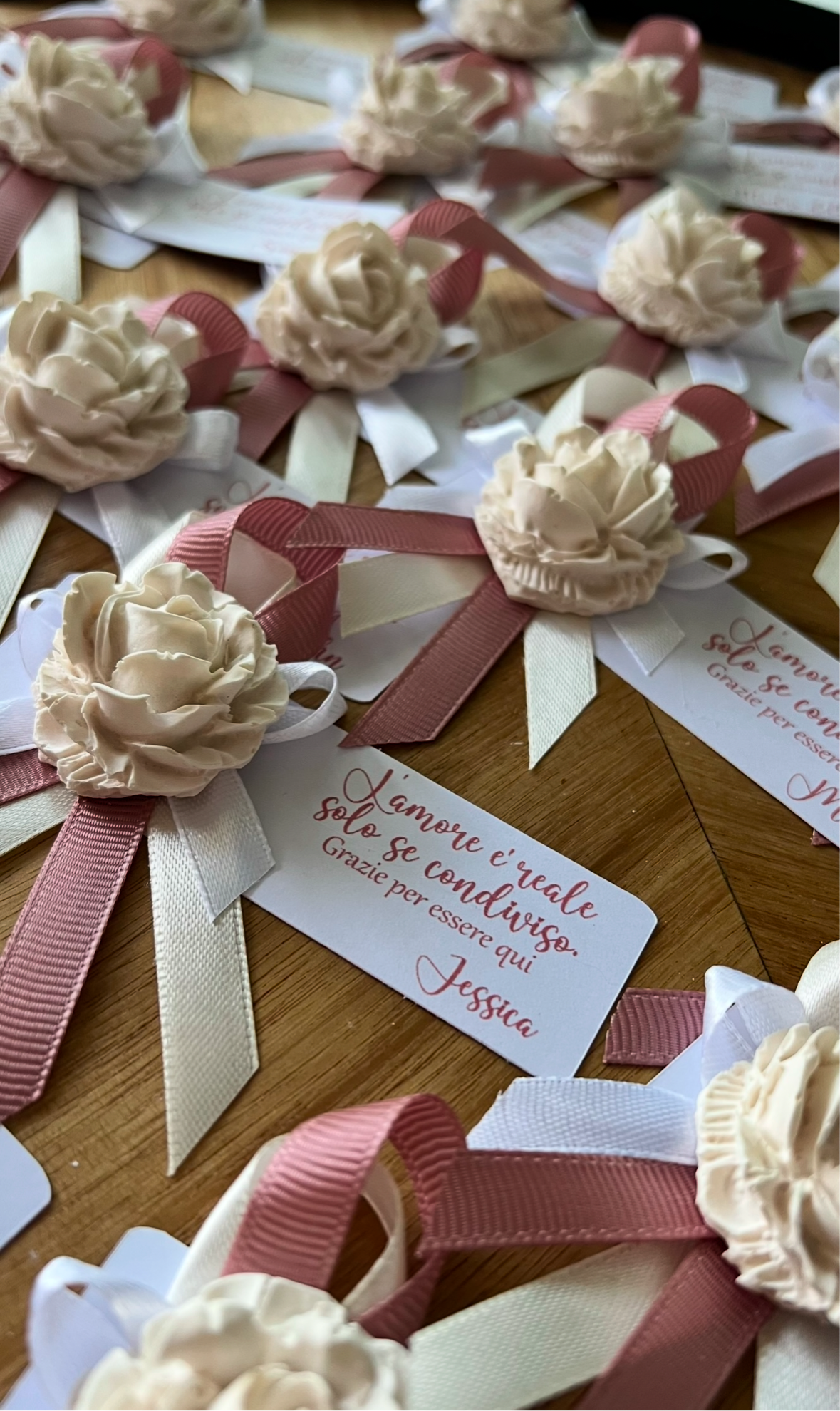 Segnaposto rosa profumata ceramica